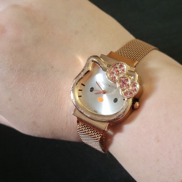 Hello Kitty Sanrio rose gold adjustable magnetic watch - Picture 3 of 4